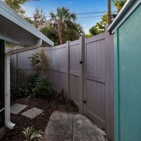 Charming Studio W Pool One Mile To Beach Pets Welcome Lake Worth Beach Bagian luar foto