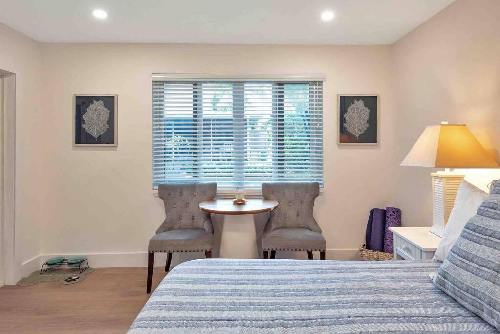 Charming Studio W Pool One Mile To Beach Pets Welcome Lake Worth Beach Bagian luar foto