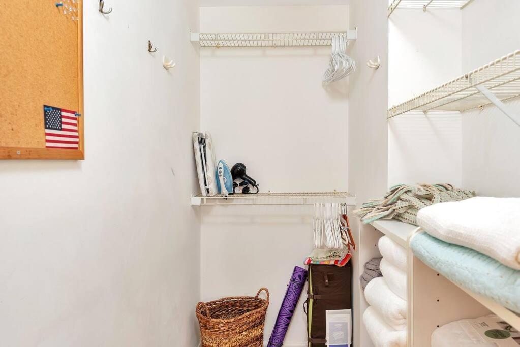 Charming Studio W Pool One Mile To Beach Pets Welcome Lake Worth Beach Bagian luar foto