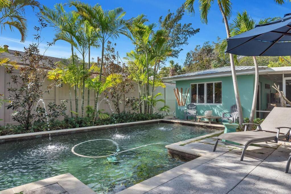 Charming Studio W Pool One Mile To Beach Pets Welcome Lake Worth Beach Bagian luar foto