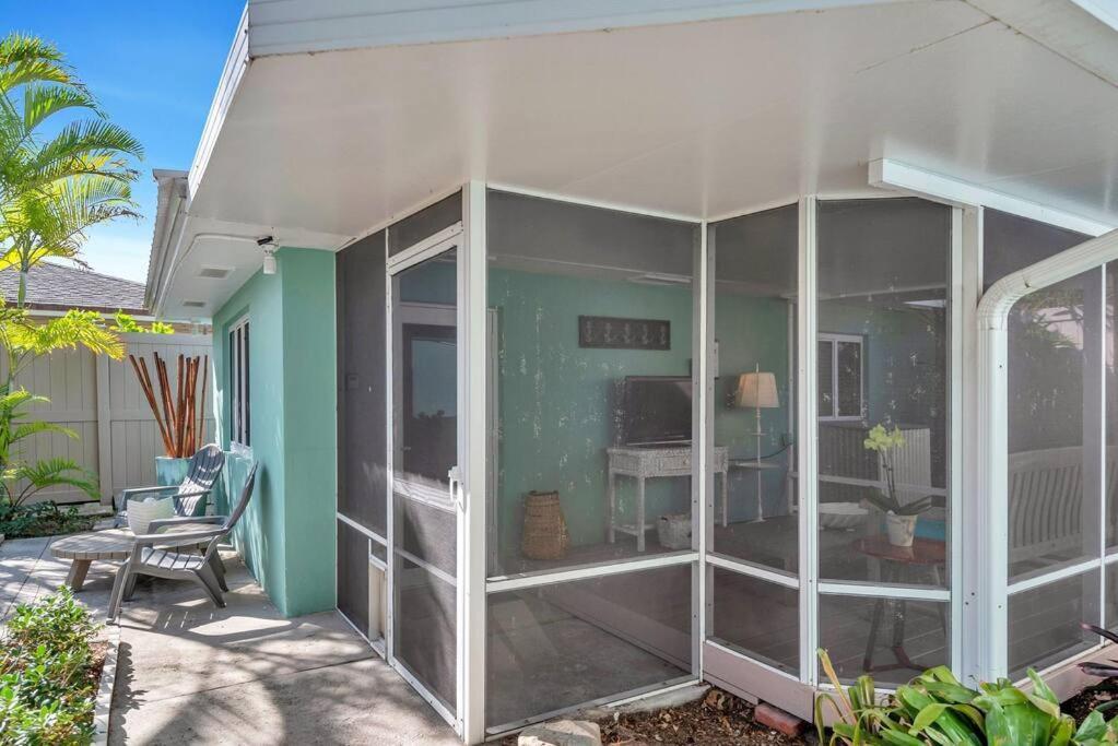 Charming Studio W Pool One Mile To Beach Pets Welcome Lake Worth Beach Bagian luar foto