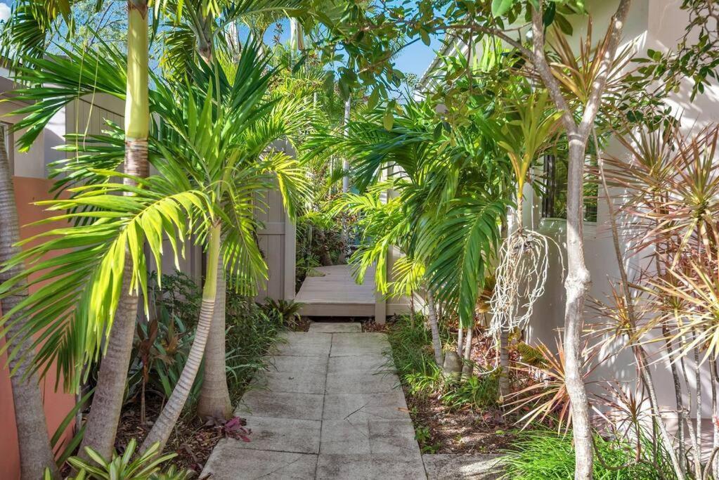 Charming Studio W Pool One Mile To Beach Pets Welcome Lake Worth Beach Bagian luar foto