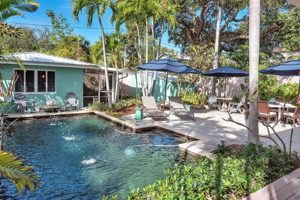 Charming Studio W Pool One Mile To Beach Pets Welcome Lake Worth Beach Bagian luar foto